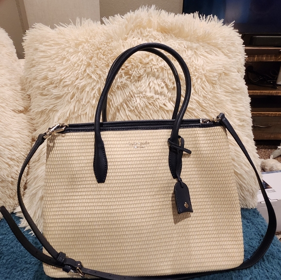 New Tory Burch tote w strap - Picture 9 of 10
